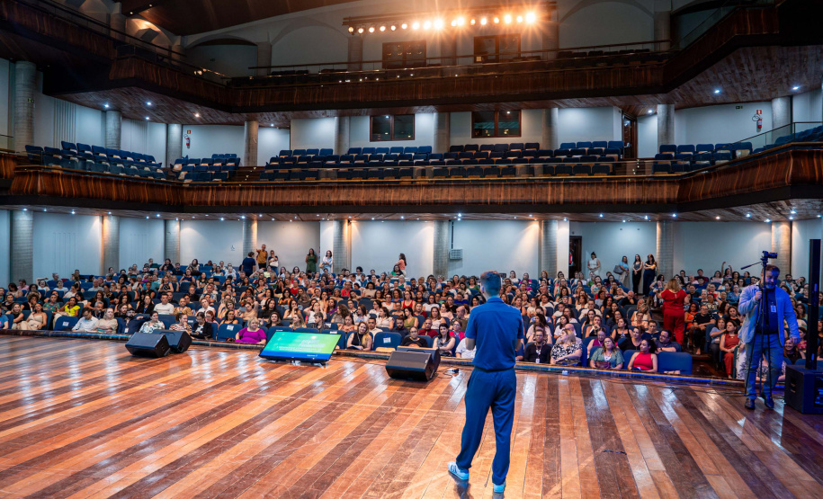 Educação qualifica formadores que vão orientar docentes em estágio probatório
