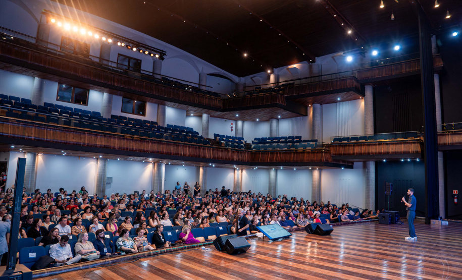 Educação qualifica formadores que vão orientar docentes em estágio probatório