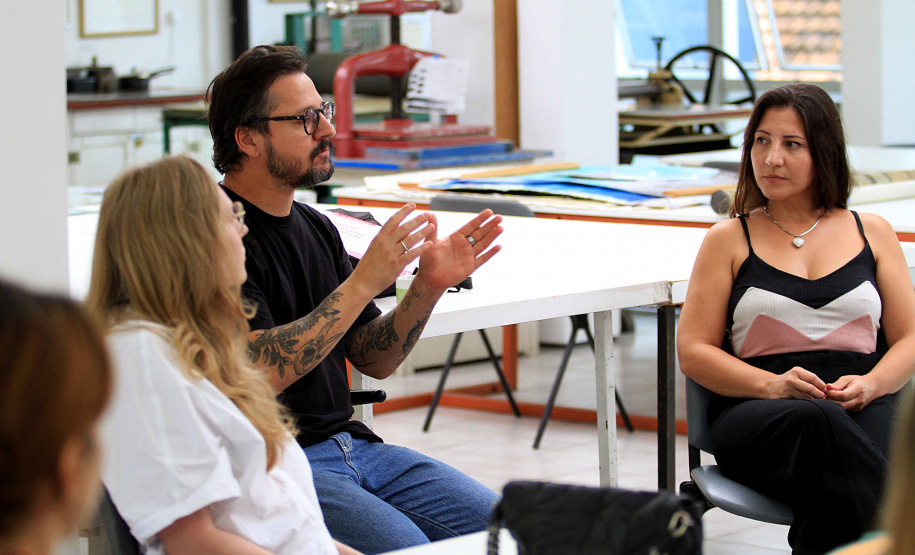 SEEC - Alunos da Academia Alfredo Andersen inauguram exposição no centro histórico de Curitiba nesta quinta