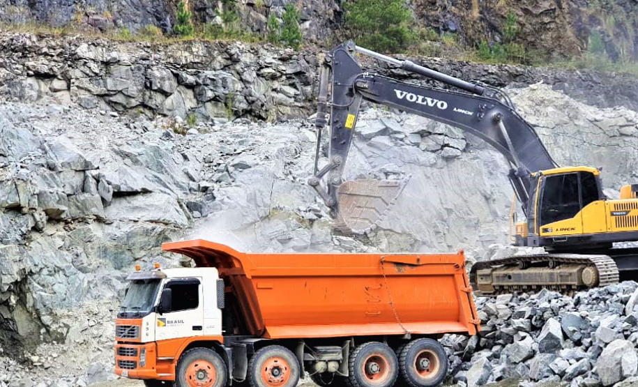 A exploração de minérios cresceu 19% no Paraná de 2021 para 2022.