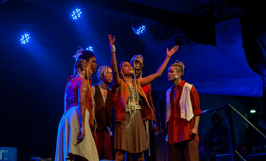 Coletivo “Negro Não Nego” realiza espetáculo gratuito no Teatro José Maria Santos