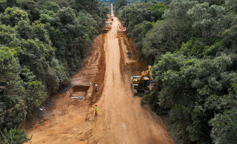 Pavimentação entre Mandirituba e São José dos Pinhais avança com drenagem e terraplenagem