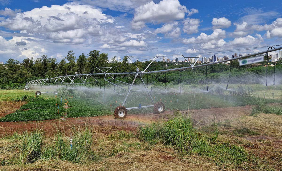 UEM capacita alunos e profissionais em irrigação com Pivô Central