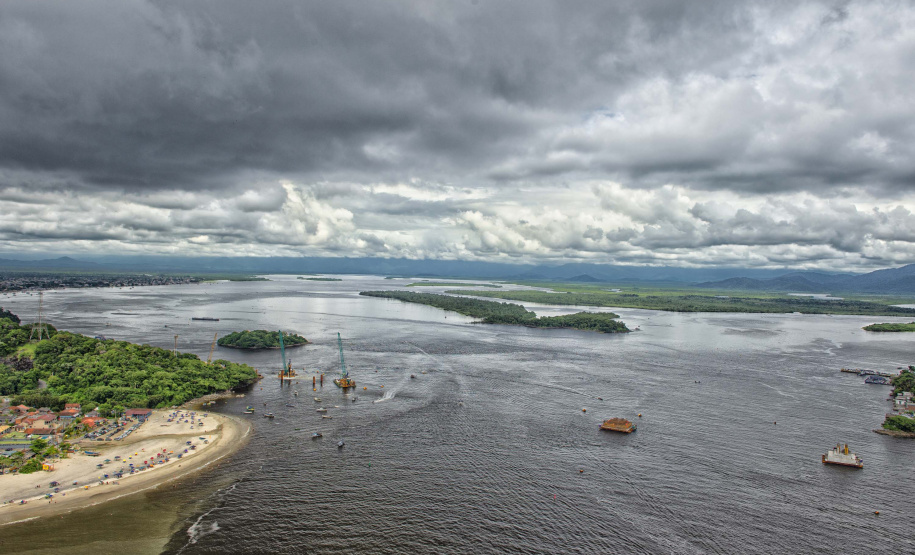 Empreendimentos como a Ponte de Guaratuba, no Litoral do Estado, seguem critérios rigorosos estabelecidos pelo Instituto Água e Terra para o controle e redução de danos ao meio ambiente.