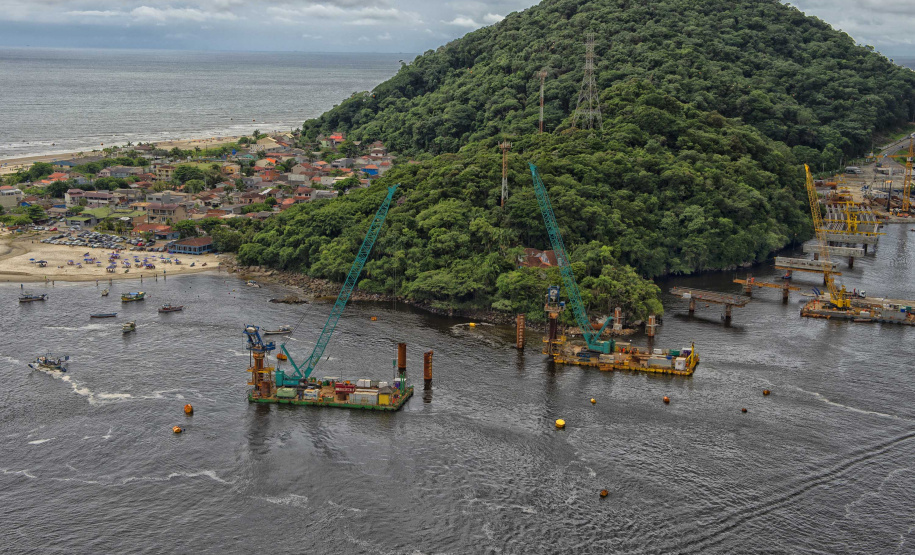 Empreendimentos como a Ponte de Guaratuba, no Litoral do Estado, seguem critérios rigorosos estabelecidos pelo Instituto Água e Terra para o controle e redução de danos ao meio ambiente.