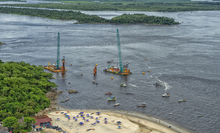 Empreendimentos como a Ponte de Guaratuba, no Litoral do Estado, seguem critérios rigorosos estabelecidos pelo Instituto Água e Terra para o controle e redução de danos ao meio ambiente.