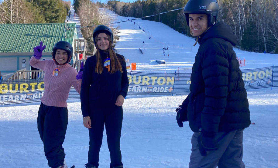 Mariane de Oliveira Antunes, de São José dos Pinhais, estudou no Canadá durante um semestre
