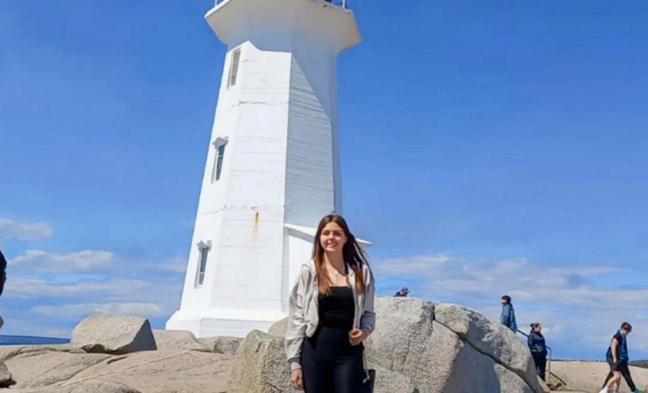 Mariane de Oliveira Antunes, de São José dos Pinhais, estudou no Canadá durante um semestre