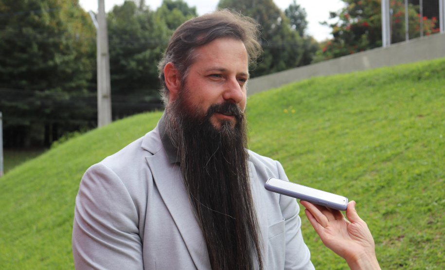 Governo do PR e TCE enviam 1,4 mil itens de escritório para o RS