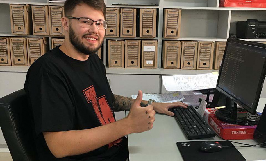 Felipe Stoski, de 27 anos, foi contratado como assistente administrativo em uma agência de comunicação