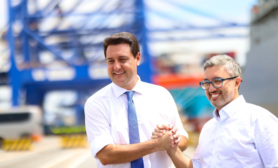 Governador Carlos Massa Ratinho Junior participou nesta segunda-feira (17) da cerimônia de 90 anos do porto, quando anunciou investimento bilionário para a construção do Píer em T que vai ampliar a capacidade de movimentação de cargas.