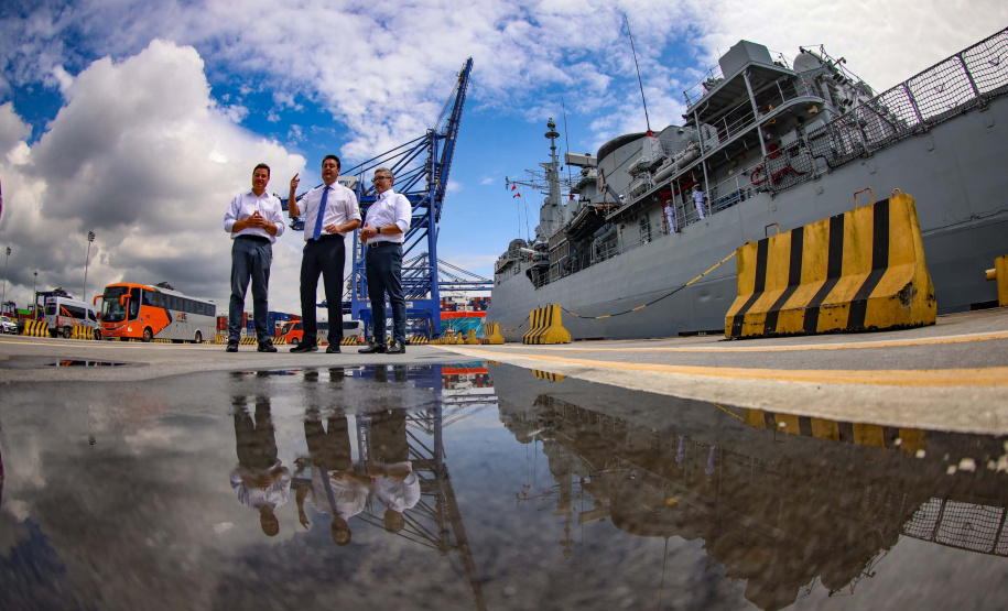 Governador Carlos Massa Ratinho Junior participou nesta segunda-feira (17) da cerimônia de 90 anos do porto, quando anunciou investimento bilionário para a construção do Píer em T que vai ampliar a capacidade de movimentação de cargas.