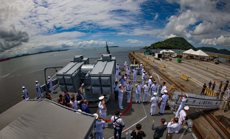 Governador Carlos Massa Ratinho Junior participou nesta segunda-feira (17) da cerimônia de 90 anos do porto, quando anunciou investimento bilionário para a construção do Píer em T que vai ampliar a capacidade de movimentação de cargas.