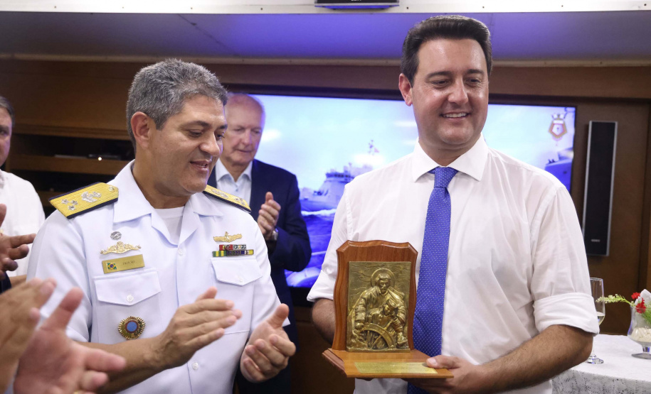 Governador Carlos Massa Ratinho Junior participou nesta segunda-feira (17) da cerimônia de 90 anos do porto, quando anunciou investimento bilionário para a construção do Píer em T que vai ampliar a capacidade de movimentação de cargas.