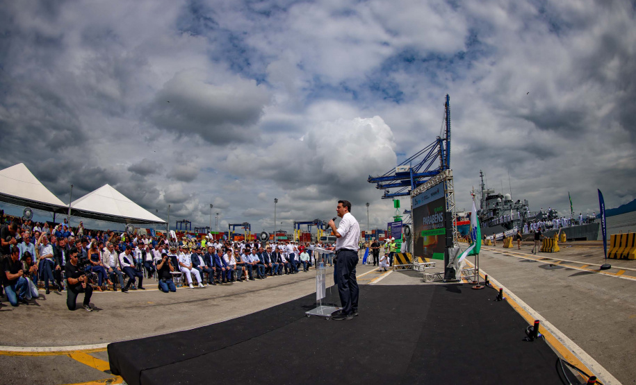 Governador Carlos Massa Ratinho Junior participou nesta segunda-feira (17) da cerimônia de 90 anos do porto, quando anunciou investimento bilionário para a construção do Píer em T que vai ampliar a capacidade de movimentação de cargas.