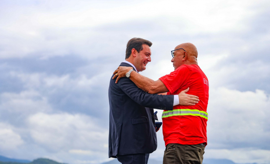 Governador Carlos Massa Ratinho Junior participou nesta segunda-feira (17) da cerimônia de 90 anos do porto, quando anunciou investimento bilionário para a construção do Píer em T que vai ampliar a capacidade de movimentação de cargas.