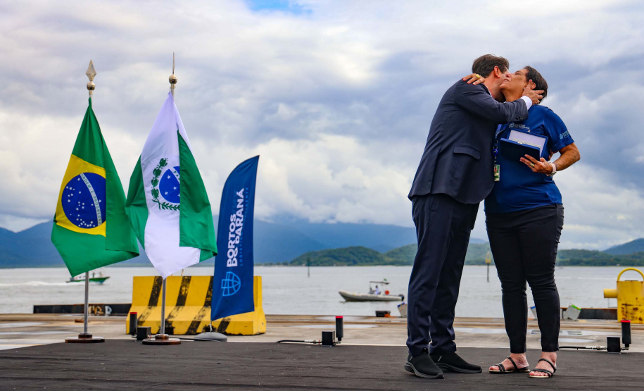 Governador Carlos Massa Ratinho Junior participou nesta segunda-feira (17) da cerimônia de 90 anos do porto, quando anunciou investimento bilionário para a construção do Píer em T que vai ampliar a capacidade de movimentação de cargas.