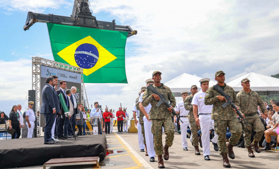 Governador Carlos Massa Ratinho Junior participou nesta segunda-feira (17) da cerimônia de 90 anos do porto, quando anunciou investimento bilionário para a construção do Píer em T que vai ampliar a capacidade de movimentação de cargas.