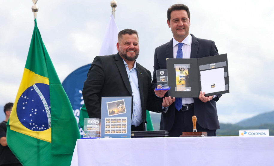 Governador Carlos Massa Ratinho Junior participou nesta segunda-feira (17) da cerimônia de 90 anos do porto, quando anunciou investimento bilionário para a construção do Píer em T que vai ampliar a capacidade de movimentação de cargas.