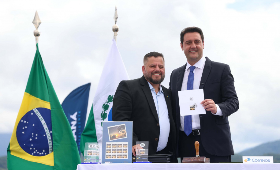 Governador Carlos Massa Ratinho Junior participou nesta segunda-feira (17) da cerimônia de 90 anos do porto, quando anunciou investimento bilionário para a construção do Píer em T que vai ampliar a capacidade de movimentação de cargas.