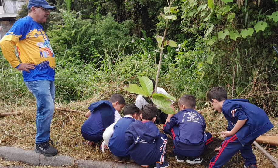 Sanepar e Prefeitura de Curitiba darão continuidade ao “Amigos do Rio”