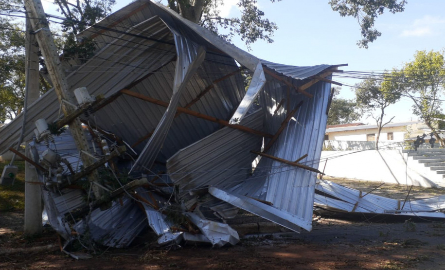 Defesa Civil estadual envia 4 mil telhas para Balsa Nova após forte tempestade