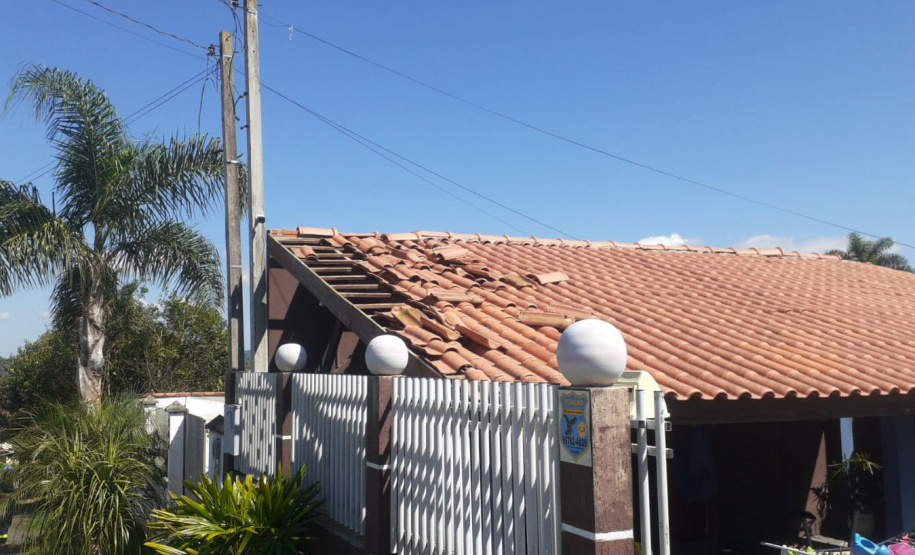 Defesa Civil estadual envia 4 mil telhas para Balsa Nova após forte tempestade