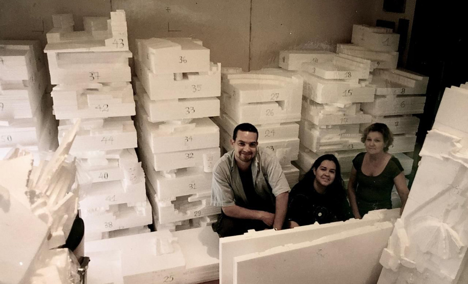 NA SEMANA DE ANIVERSÁRIO DE POTY LAZAROTTO, ARTISTAS QUE EXECUTARAM OBRAS DELE VISITAM MURAL DO SIMEPAR