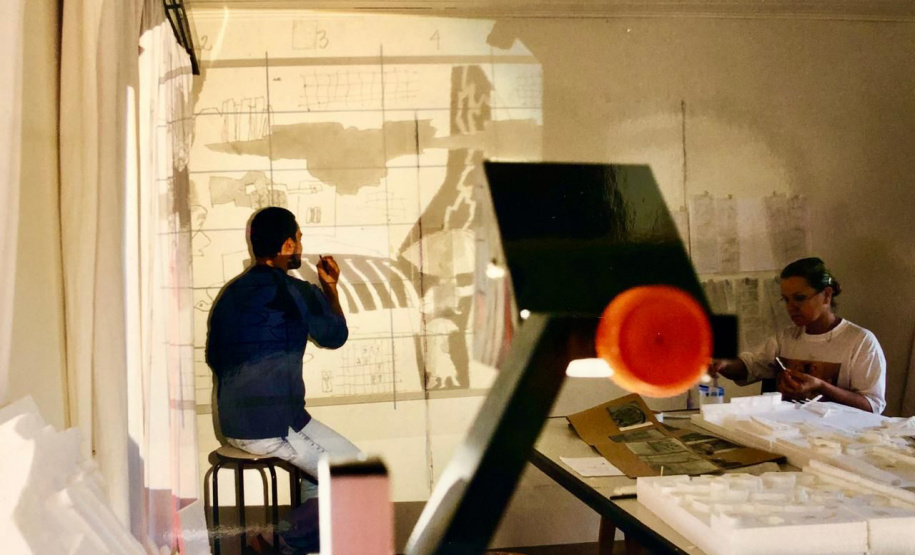 NA SEMANA DE ANIVERSÁRIO DE POTY LAZAROTTO, ARTISTAS QUE EXECUTARAM OBRAS DELE VISITAM MURAL DO SIMEPAR