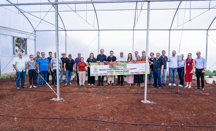 UENP inaugura Estufa Climatizada no Campus Luiz Meneghel