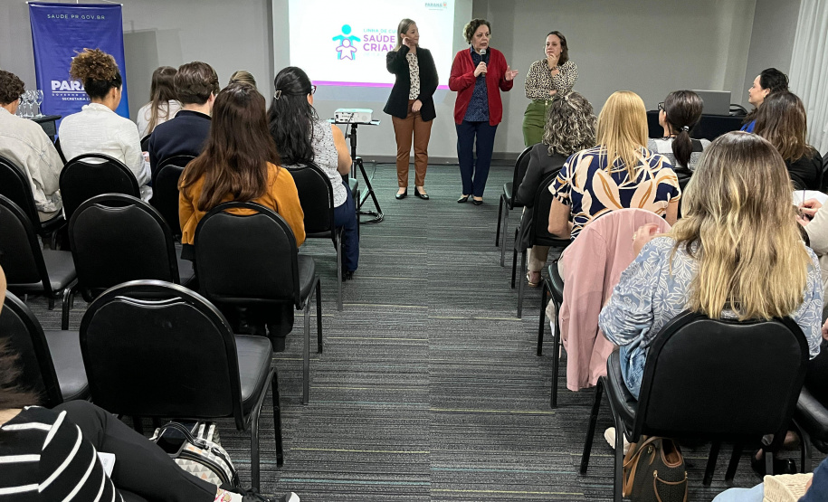 Sesa capacita profissionais para ampliar o cuidado com a infância no Paraná