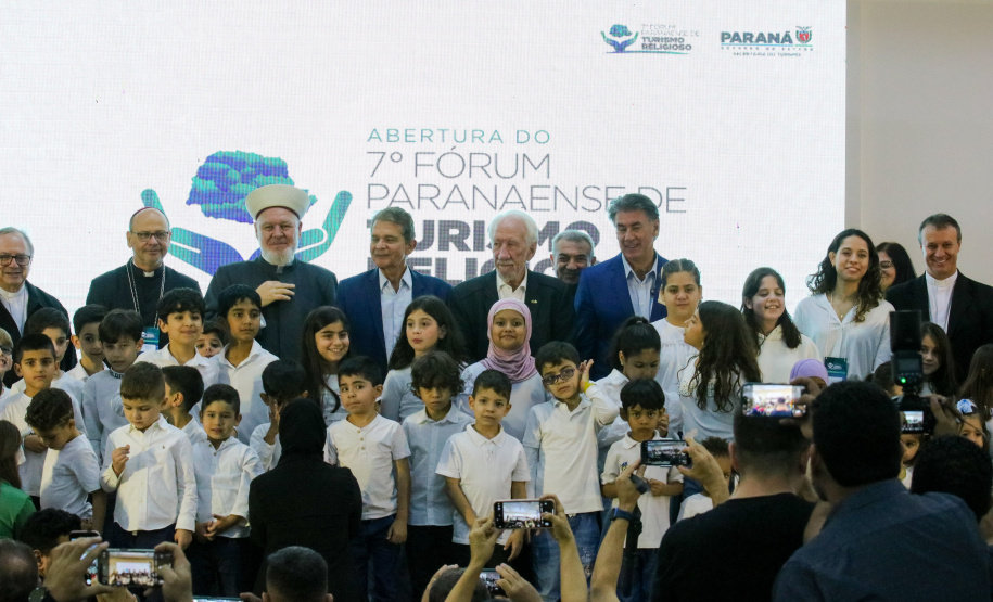 O governador em exercício Darci Piana participa nesta terça-feira (8) da abertura do Fórum Paranaense de Turismo Religioso, que acontece em Foz do Iguaçu entre 8 e 10 de abril. Foto: Geraldo Bubniak/AEN