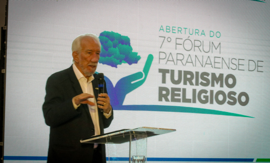 O governador em exercício Darci Piana participa nesta terça-feira (8) da abertura do Fórum Paranaense de Turismo Religioso, que acontece em Foz do Iguaçu entre 8 e 10 de abril. Foto: Geraldo Bubniak/AEN