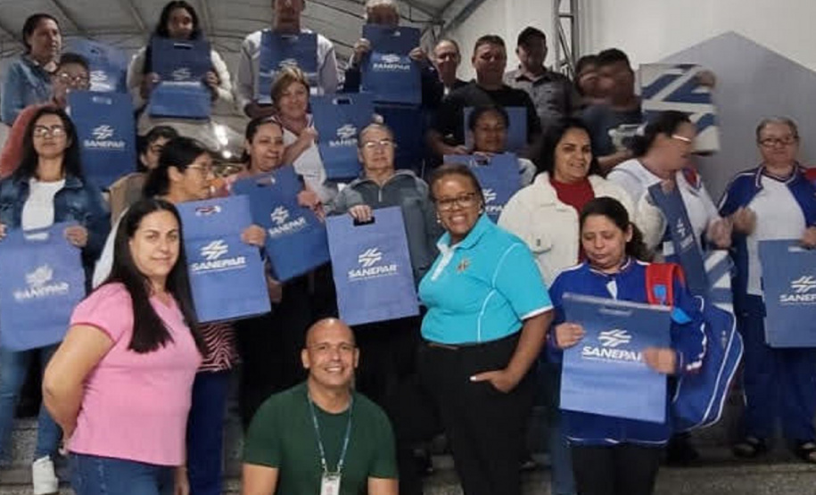 SANEPAR qualifica comunidade para fazer a ligação de esgoto e pequenos reparos hidráulicos