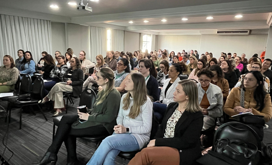 Sesa capacita profissionais para ampliar o cuidado com a infância no Paraná