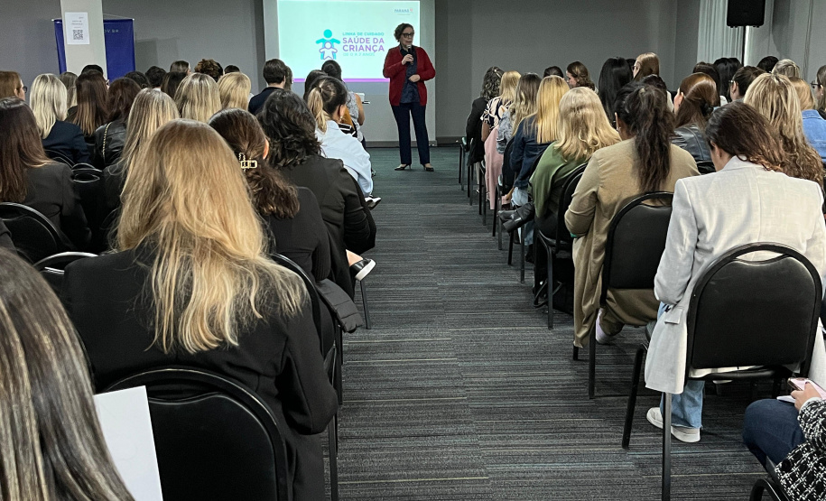 Sesa capacita profissionais para ampliar o cuidado com a infância no Paraná