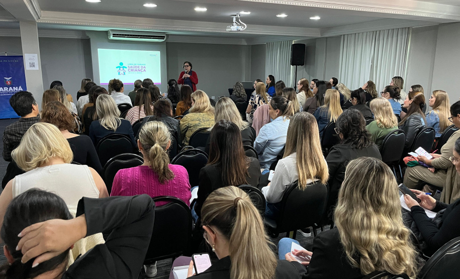 Sesa capacita profissionais para ampliar o cuidado com a infância no Paraná
