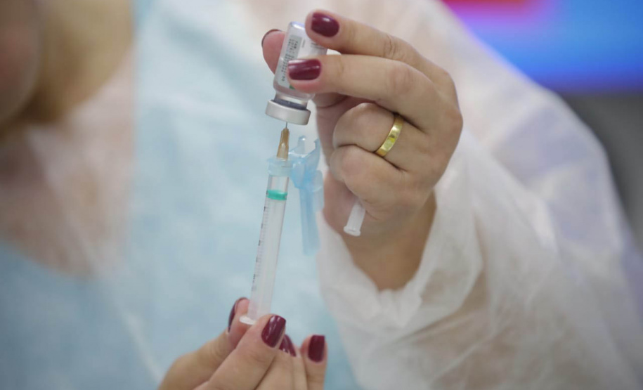Mais de 322 mil vacinas contra a gripe já foram aplicadas no Paraná