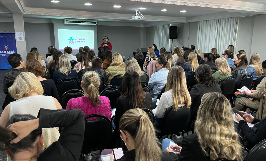 Sesa capacita profissionais para ampliar o cuidado com a infância no Paraná