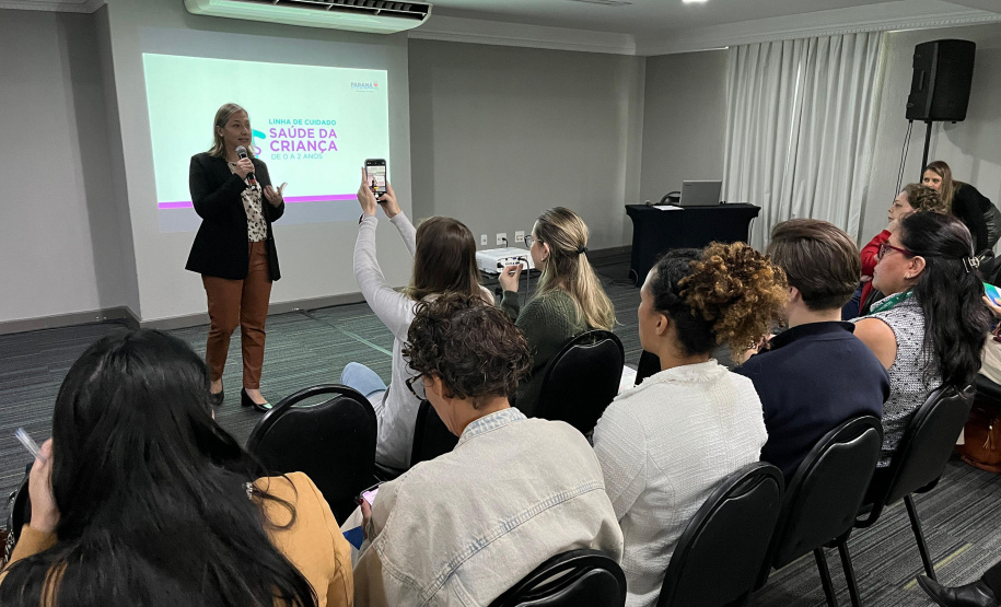 Sesa capacita profissionais para ampliar o cuidado com a infância no Paraná
