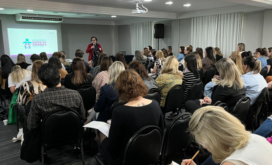 Sesa capacita profissionais para ampliar o cuidado com a infância no Paraná