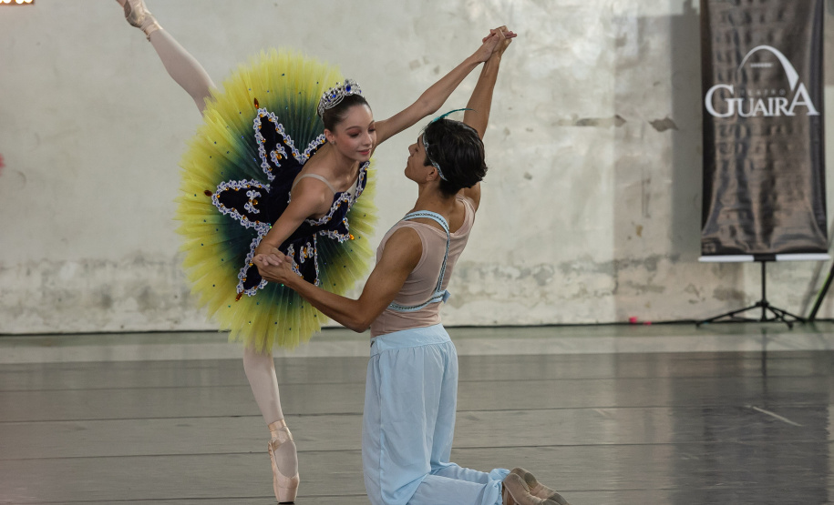 Balé Teatro Guaíra no Colégio