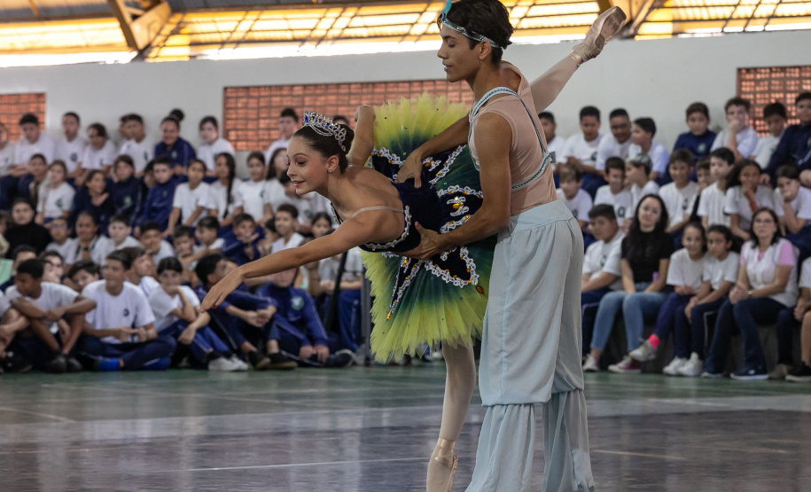 Balé Teatro Guaíra no Colégio