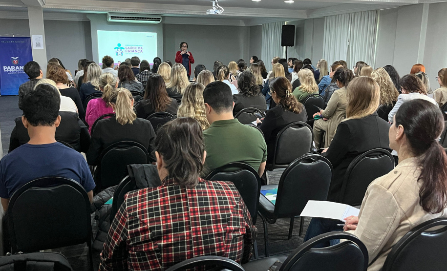 Sesa capacita profissionais para ampliar o cuidado com a infância no Paraná