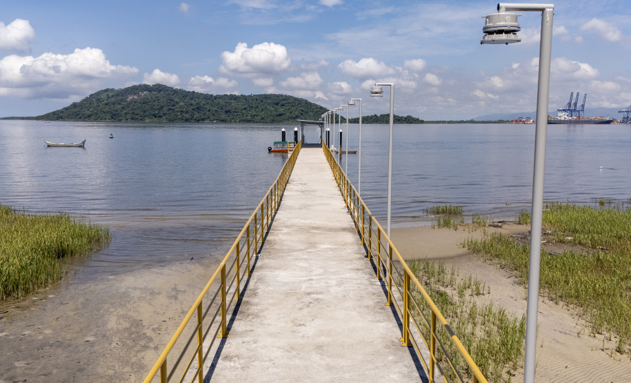 Portos do Paraná realiza oficina de coleta e despolpa do açaí juçara em comunidade no Litoral