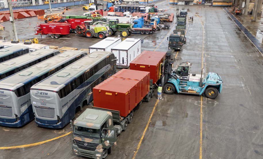 Porto de Paranaguá recebe estruturas gigantes do Exército