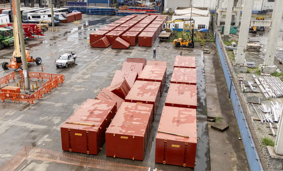 Porto de Paranaguá recebe estruturas gigantes do Exército