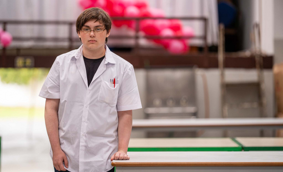 Simulado do Saeb e trote de profissões engajam estudantes de colégio estadual em Curitiba