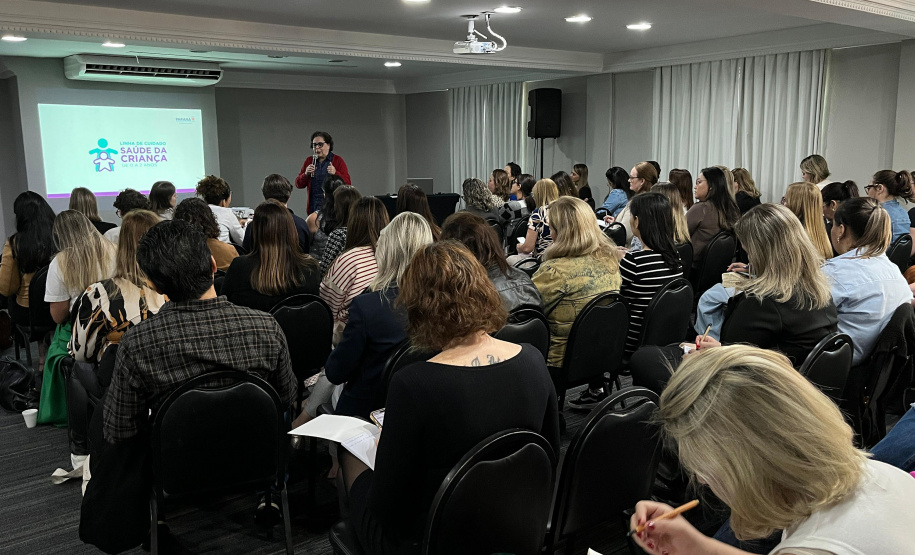 Sesa capacita profissionais para ampliar o cuidado com a infância no Paraná