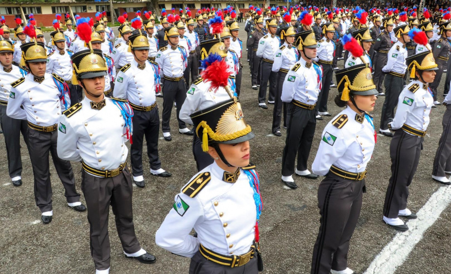 PMPR entrega Espadim Tiradentes para 106 cadetes do curso de ofici ais